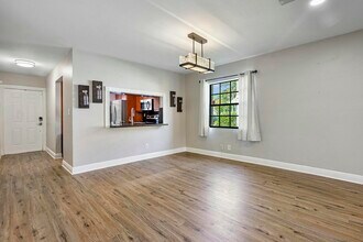 10723 NW 10th St in Pembroke Pines, FL - Building Photo - Building Photo