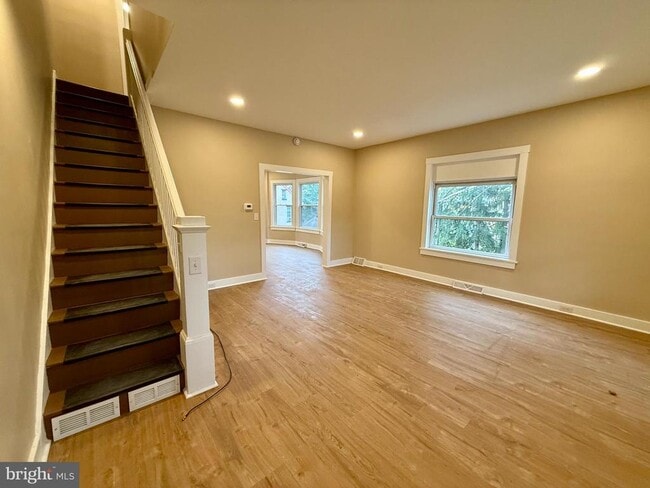 415 Woodside Ave