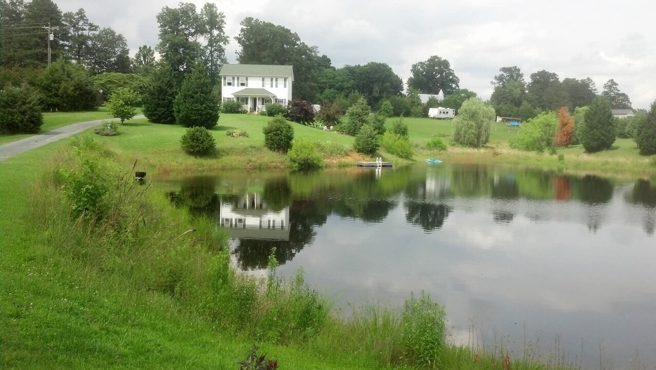 5225 Ruritan Lake Rd in Palmyra, VA - Building Photo