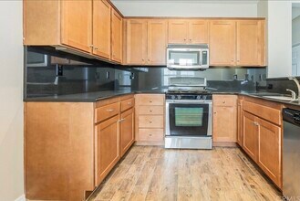 36317 Antoinette Ln, Unit 36317 Antoinette Ln in Winchester, CA - Foto de edificio - Building Photo