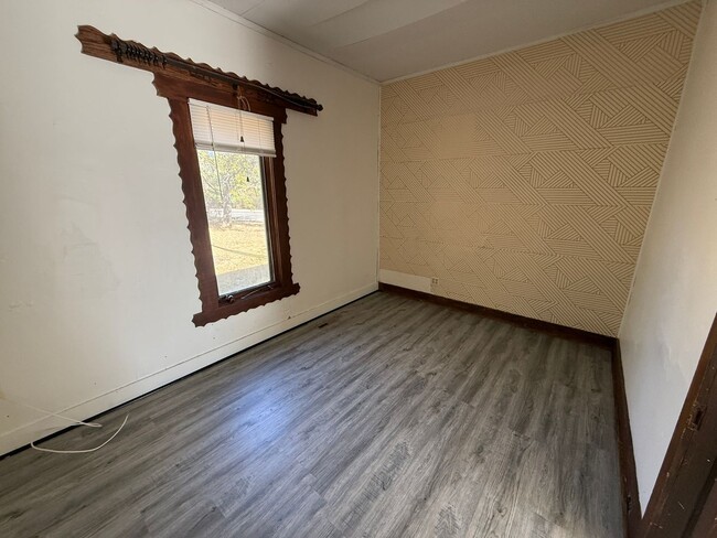 property at 721 N Park Dr