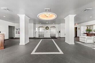 2400 Presidential Way in West Palm Beach, FL - Building Photo - Building Photo