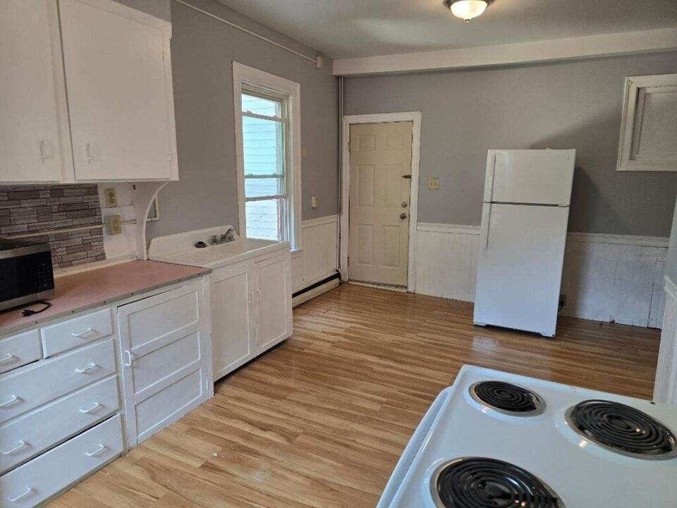 326 Hancock St in Rumford, ME - Foto de edificio