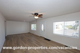 275 S 5th St in Saint Helens, OR - Building Photo - Building Photo