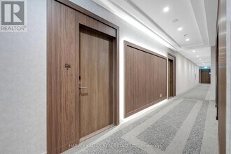 8188 Yonge St in Vaughan, ON - Building Photo - Building Photo