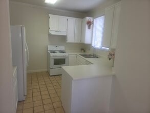 13901 Olive View Ln, Unit 52 in Sylmar, CA - Foto de edificio - Building Photo