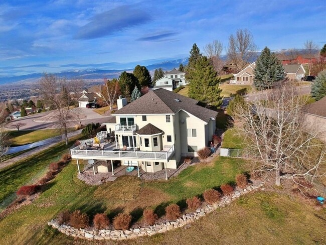 property at 121 Southridge Dr
