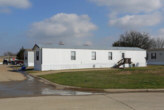 Dynamic II in Desoto, TX - Building Photo - Building Photo