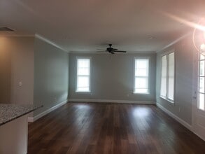214 Forest Dr in Travelers Rest, SC - Foto de edificio - Building Photo