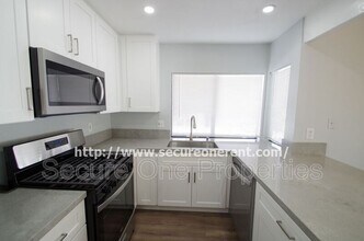 6255 Canoga Ave in Los Angeles, CA - Building Photo - Building Photo