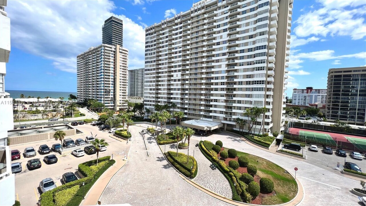1965 S Ocean Dr, Unit 2A in Hallandale Beach, FL - Building Photo