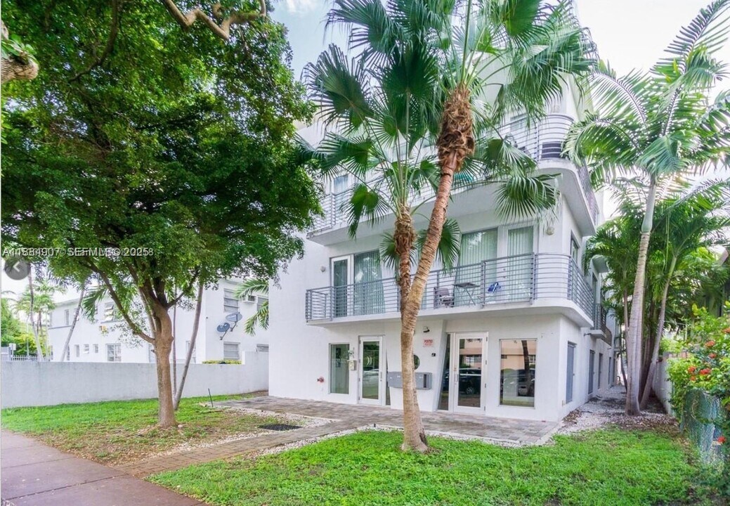 945 Michigan Ave in Miami Beach, FL - Building Photo