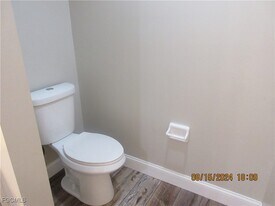 459 NE 3rd Ave in Cape Coral, FL - Building Photo