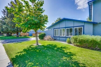 5529 Entrada Cedros in San Jose, CA - Building Photo - Building Photo