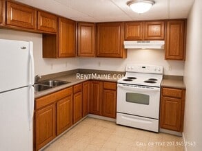 104 Main St in Winterport, ME - Building Photo - Building Photo