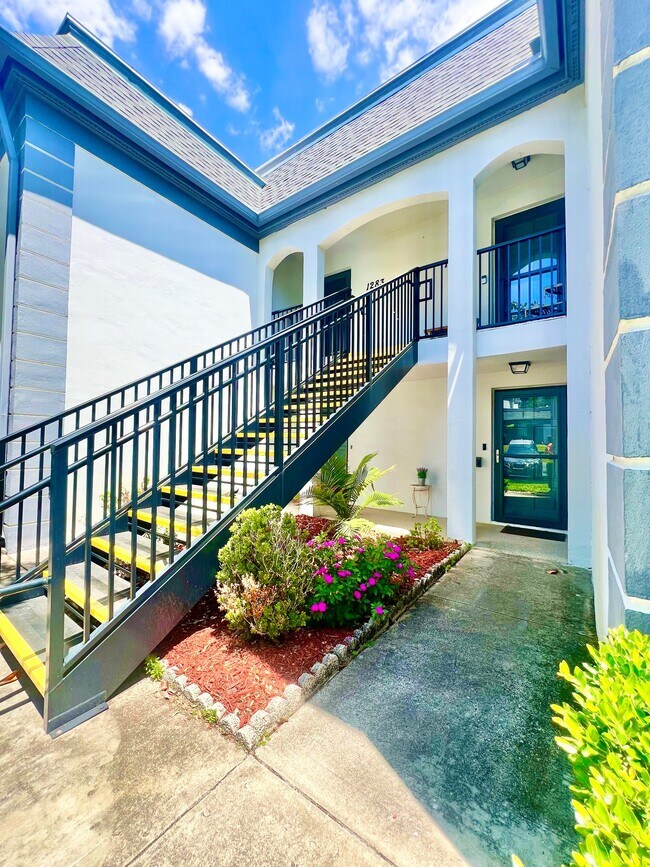 1277 McMullen Booth Rd in Clearwater, FL - Building Photo - Building Photo