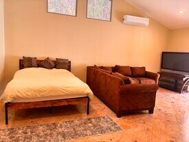 24301 Bessemer St in Woodland Hills, CA - Building Photo