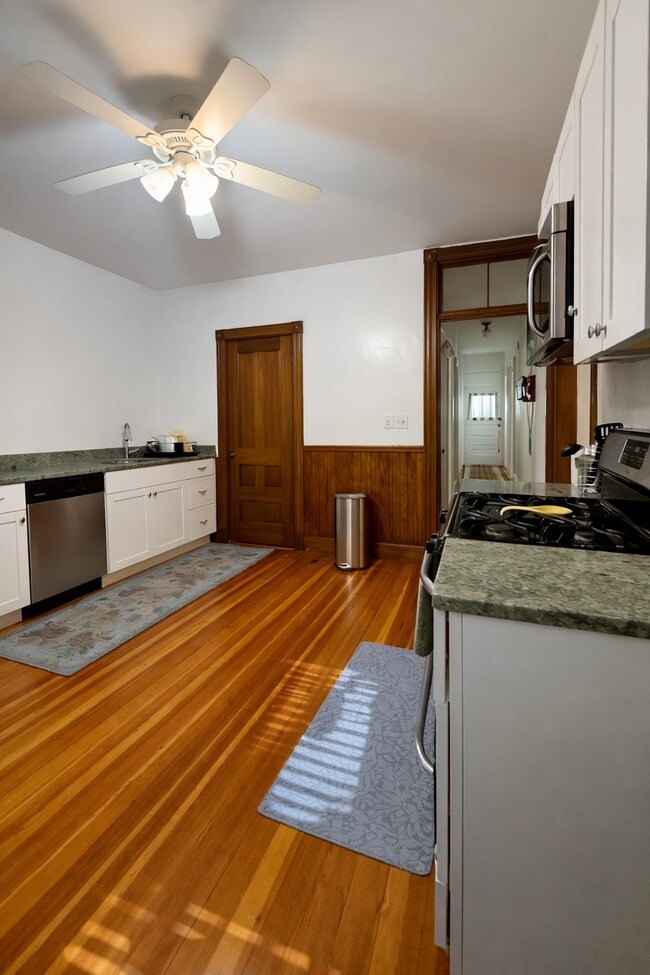 68 Hillside St, Unit 1 in Boston, MA - Foto de edificio - Building Photo