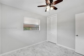 7401 Pines Blvd in Pembroke Pines, FL - Building Photo - Building Photo