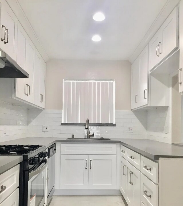 514 E Valencia Ave in Burbank, CA - Building Photo