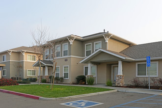 Tierra Vista in Hanford, CA - Foto de edificio - Building Photo