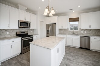 1169 Sailfish St in Bayou Vista, TX - Building Photo - Building Photo