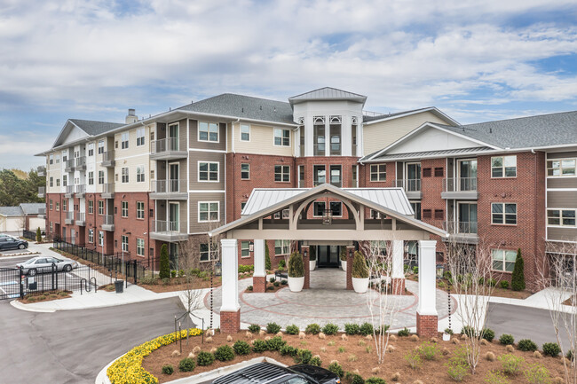 Avenida Watermarq at Germantown 55+ Apartments in Germantown, TN - Building Photo - Building Photo