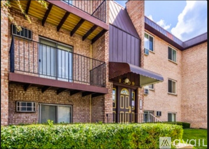 1309 S Sir Galahad Ln in Mount Prospect, IL - Building Photo
