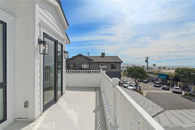 1200 Manhattan Ave in Manhattan Beach, CA - Building Photo