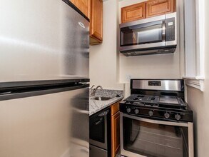 65 Burbank St, Unit 2 in Boston, MA - Building Photo - Building Photo