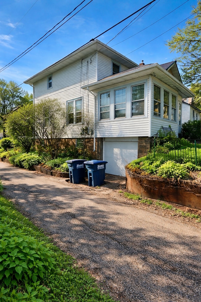 718 N 10th Ave E in Duluth, MN - Building Photo - Building Photo