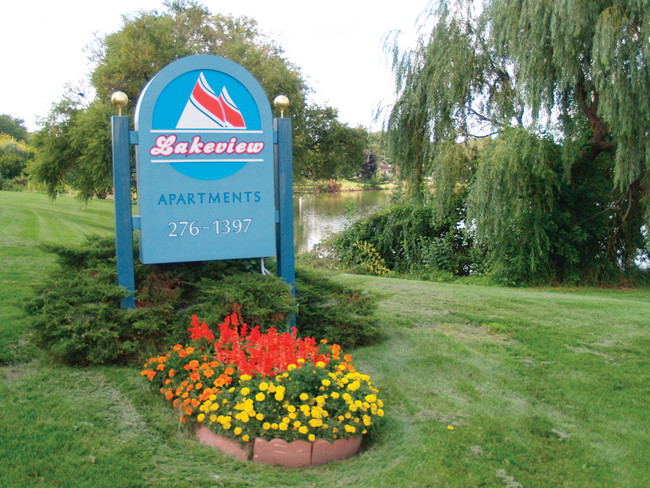 Lakeview in Urbandale, IA - Foto de edificio - Building Photo