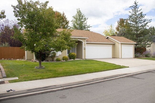 7591 Avila Dr in Sparks, NV - Foto de edificio - Building Photo