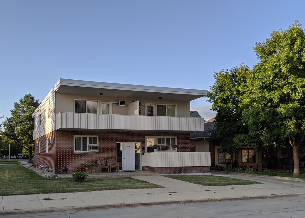 304 1st Ave NW, Unit 101 in Austin, MN - Building Photo