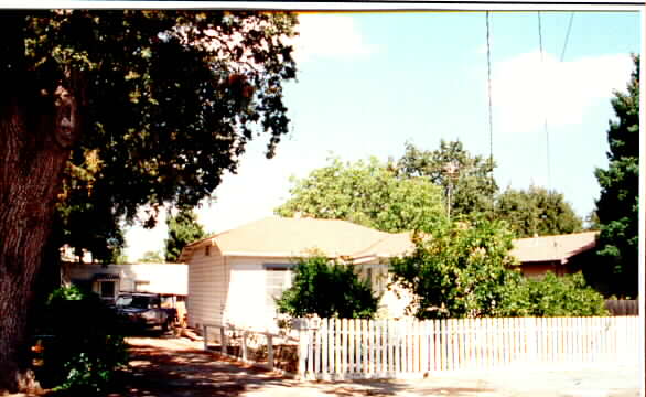 93 Amherst Ave in Menlo Park, CA - Foto de edificio - Building Photo