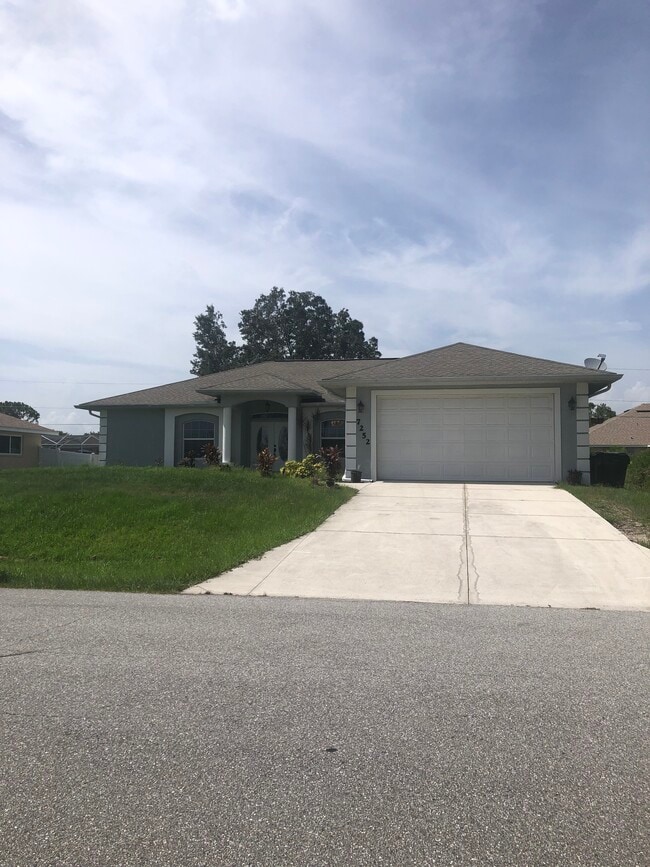 7252 Perennial Rd in North Port, FL - Foto de edificio - Building Photo