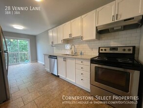 28 Vennio Ln in Hamilton, ON - Building Photo - Building Photo