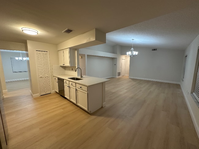 2834 Wild Pepper Ave in Deltona, FL - Foto de edificio - Building Photo