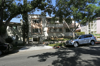 1221 N Flores St in West Hollywood, CA - Building Photo - Building Photo