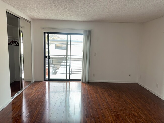 120 Brooks Ave, Unit #1 in Venice, CA - Building Photo - Building Photo