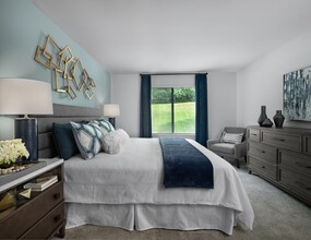 River Oaks Apartments of Rochester Hills in Rochester Hills, MI - Foto de edificio - Building Photo