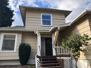2515 SE 28th Pl in Portland, OR - Foto de edificio - Building Photo