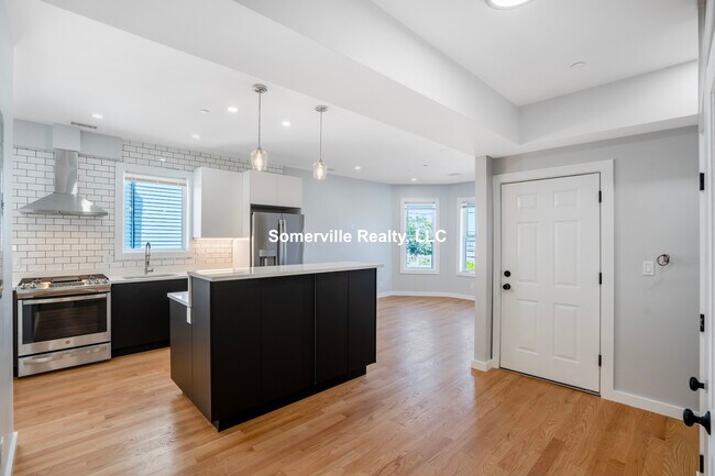 27 Linden St, Unit 3
