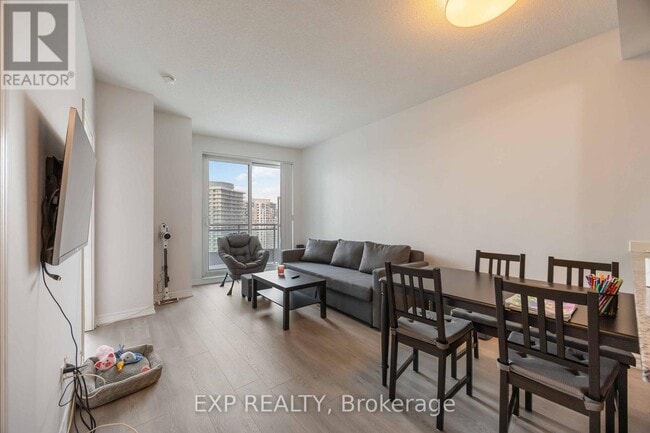 18 Holmes Ave in Toronto, ON - Building Photo - Building Photo