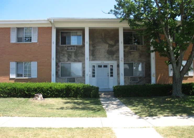 Grant Court Apartments in West Allis, WI - Building Photo