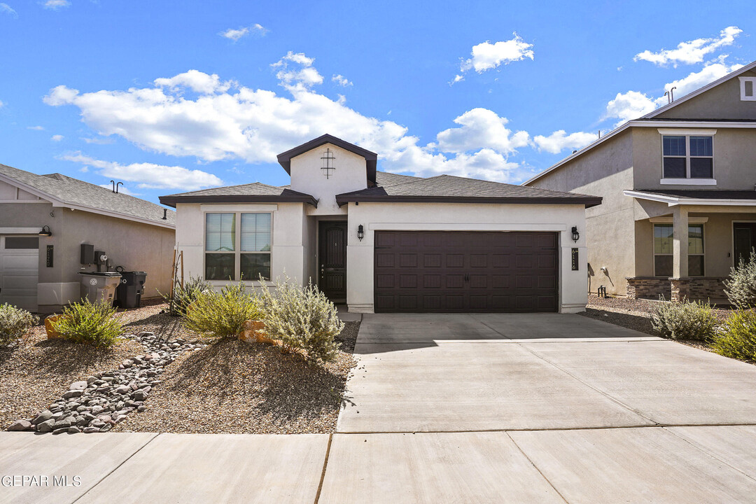 6116 Hidden Row Ave in El Paso, TX - Building Photo