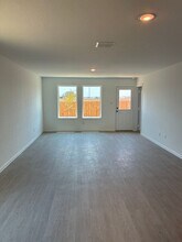 5650 Azure Pl in San Antonio, TX - Building Photo - Building Photo