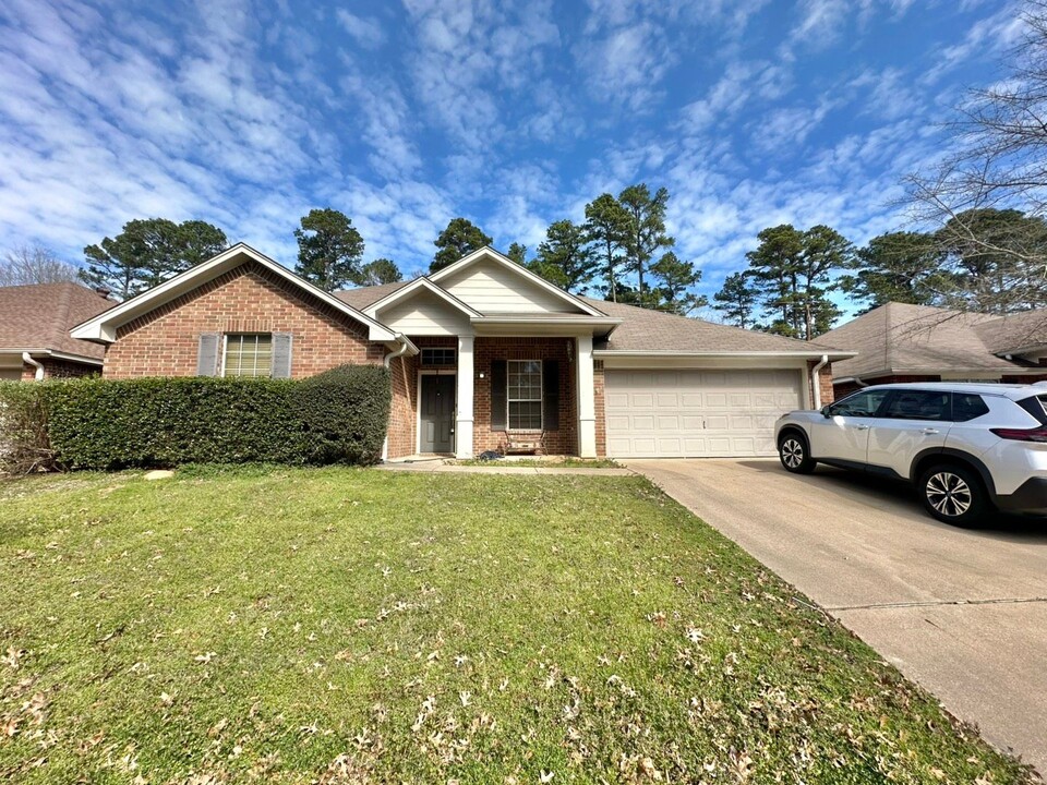 625 Winding Brook Ln in Tyler, TX - Building Photo