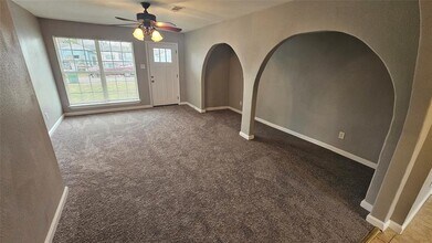 5927 Belarbor St in Houston, TX - Building Photo - Building Photo