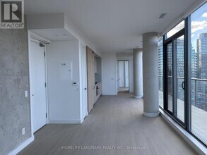 81 Wellesley St E in Toronto, ON - Building Photo - Building Photo